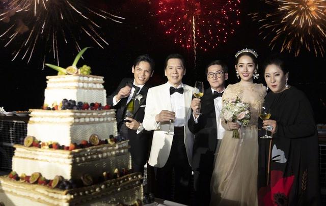 向华强生日与去年盛况差太多,有儿媳为他庆生,小儿子永远没姓名