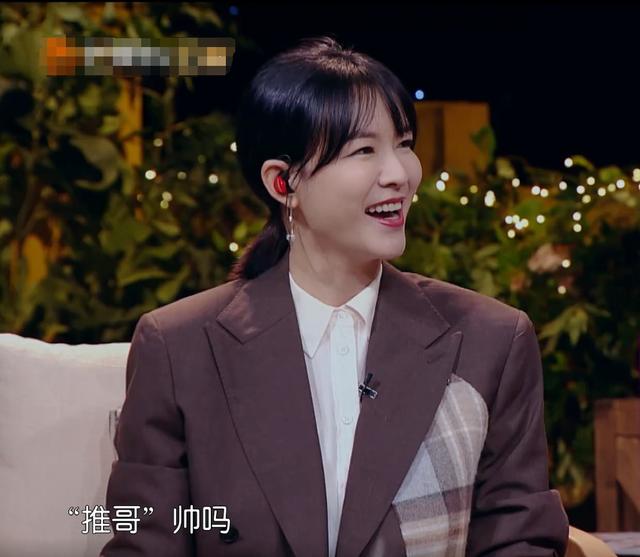 凌潇肃不顾镜头“开车”,听清他说的话后,周围变得很安静