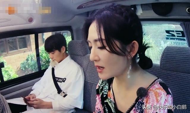 《妻子3》最怕素颜的妻子,车上全程只补妆不说话
