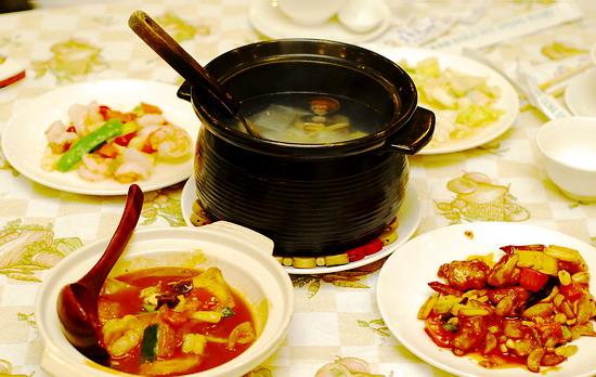 先喝汤还是先吃菜？吃饭顺序竟然决定你的体重和健康