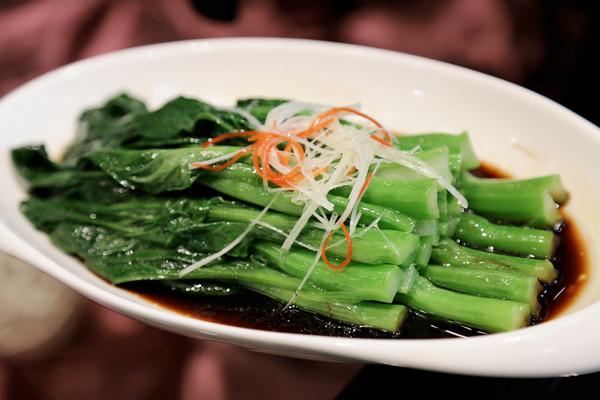 先喝汤还是先吃菜?吃饭顺序竟然决定你的体重和健康