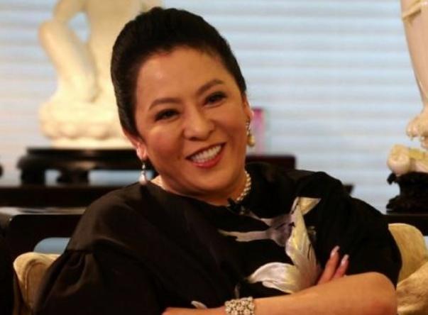 向华强70大寿,众一线大咖西装礼服祝贺,可他是没钱买正装吗?