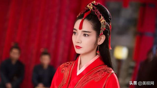 杨幂、baby、章子怡力捧小花都是自己的复制粘贴版?你更看好谁?
