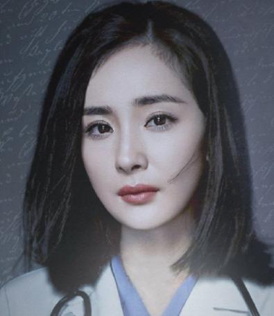 解约一年后,杨幂还是以前的杨幂,但李溪芮却不是原来的李溪芮了