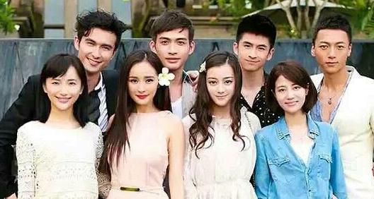 解约一年后,杨幂还是以前的杨幂,但李溪芮却不是原来的李溪芮了