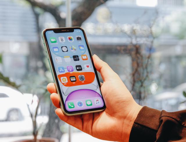买720P还是1080P?为什么只配备LCD屏的iPhone11,却火得一塌糊涂