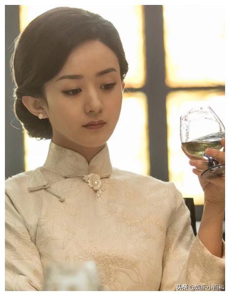 杨幂和赵丽颖同穿旗袍,网友:一个阔太一个保姆,气质差别太大