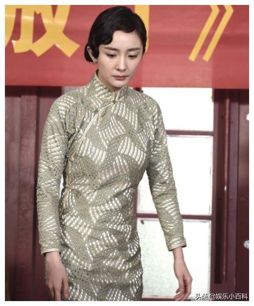 杨幂和赵丽颖同穿旗袍,网友:一个阔太一个保姆,气质差别太大