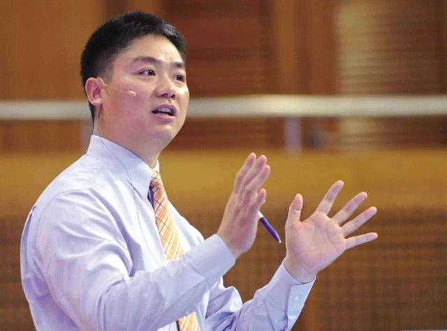 京东美团背后的老板,身家达2600亿,投资了600多家企业