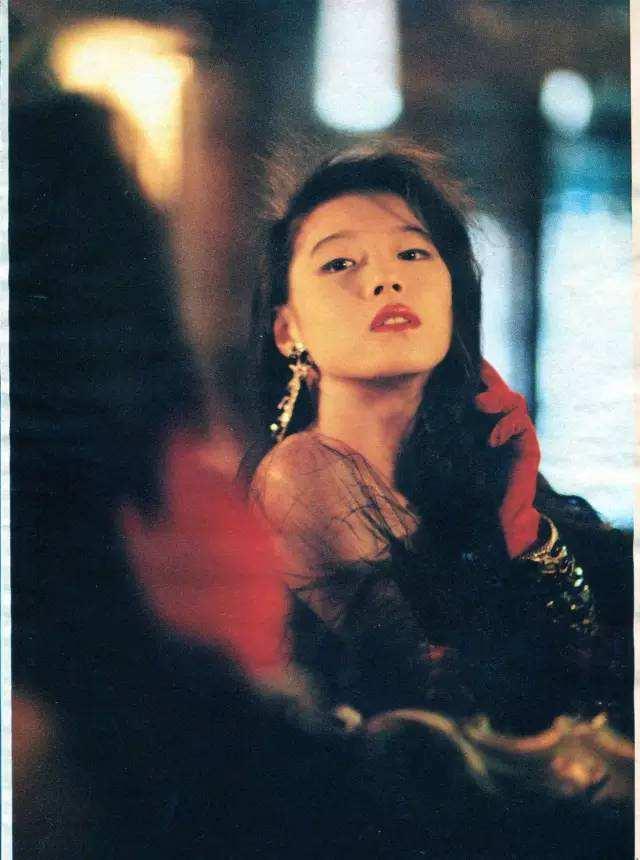 她16岁成天后，美貌不输王祖贤，却和梅艳芳抢渣男割腕自杀毁一生