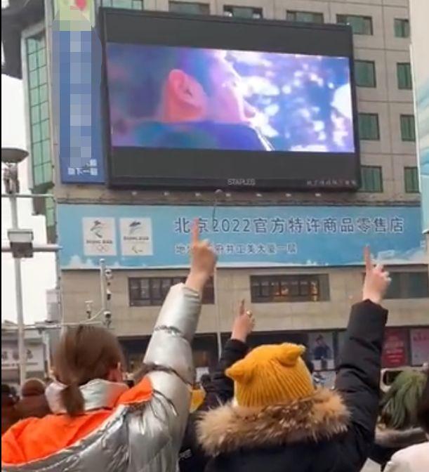 平安夜悼念高以翔！他每年圣诞都与爱犬过，狗狗却再也等不到主人