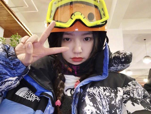明星们都这样过圣诞节?65岁赵雅芝新造型似少女,杨丞琳最接地气