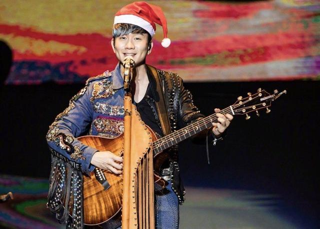 明星们都这样过圣诞节?65岁赵雅芝新造型似少女,杨丞琳最接地气