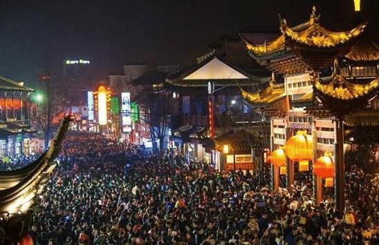 中国最“坑”的3条美食街，经常被吐槽，还有人上当，你去过吗？