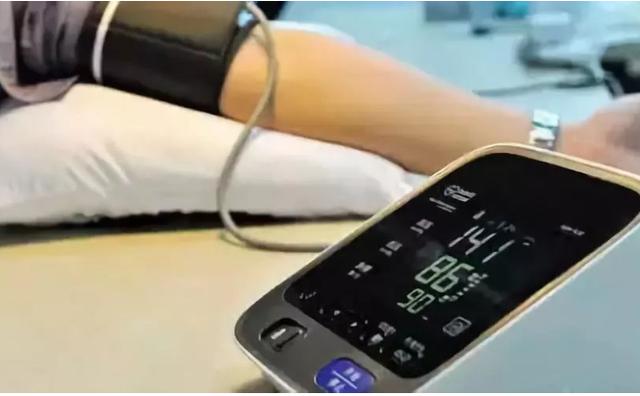 有高血压，为什么在清晨的时候需要更小心？听医生的解释后有底了