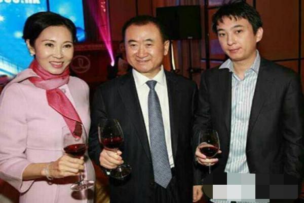 港媒曝:她豪掷1亿替王思聪还债?亲妈林宁家世背景这么牛?