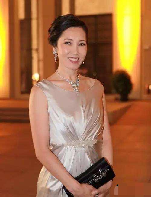 港媒曝:她豪掷1亿替王思聪还债?亲妈林宁家世背景这么牛?