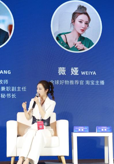 张翰现身薇娅的直播间,被八卦:你女朋友卸妆后是什么样的?