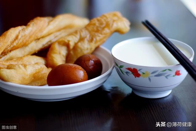 喝豆浆不能吃鸡蛋?这5条豆浆的营养常识,别再搞错了