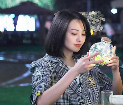 郑爽事业心逐渐上线,最神奇的是想搞事业就真的有大堆资源在等她
