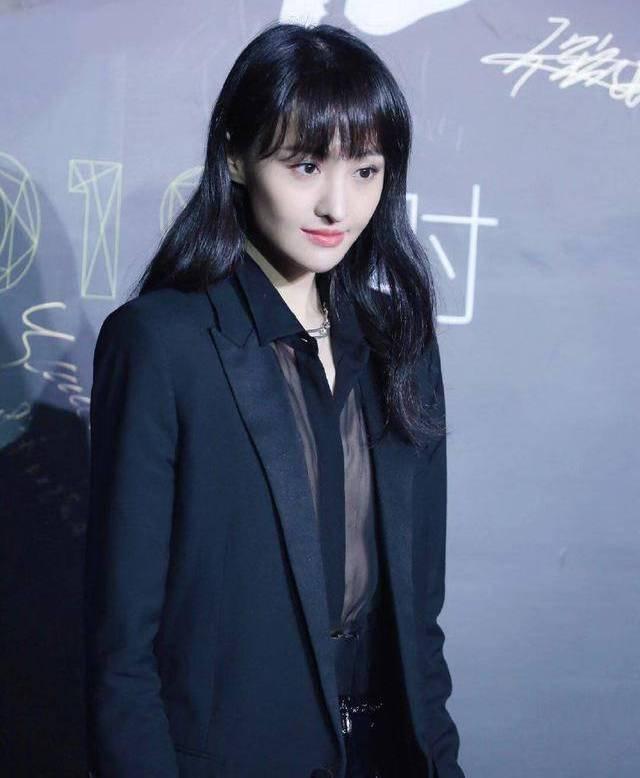 郑爽事业心逐渐上线,最神奇的是想搞事业就真的有大堆资源在等她