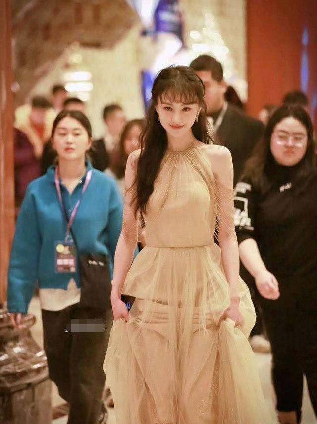 郑爽事业心逐渐上线,最神奇的是想搞事业就真的有大堆资源在等她