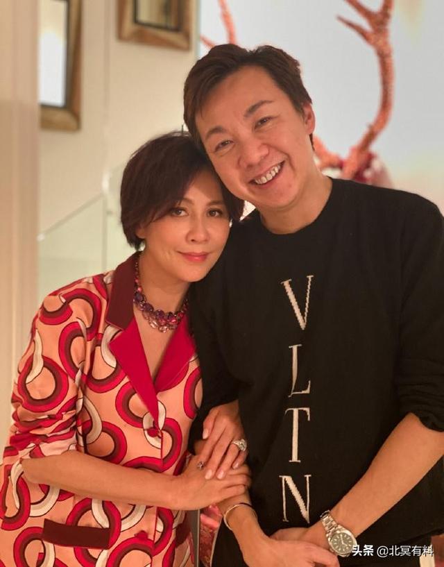 梁朝伟怎么了?刘嘉玲在家准备好菜好饭,他却独自跑到国外过圣诞