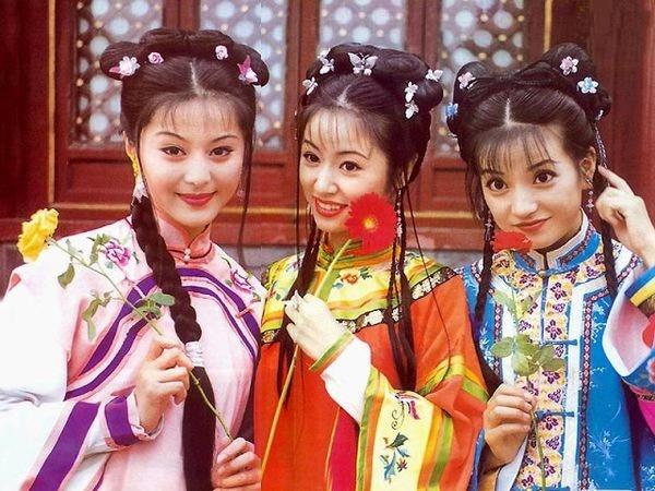 成绩好到专业歌手都眼红!赵薇到底占了“小燕子”多大便宜?