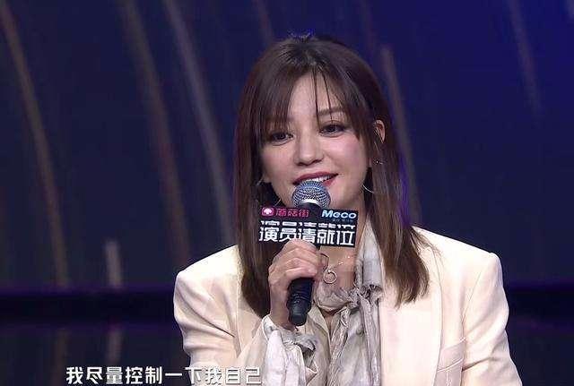 成绩好到专业歌手都眼红!赵薇到底占了“小燕子”多大便宜?