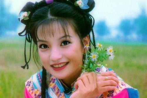 成绩好到专业歌手都眼红!赵薇到底占了“小燕子”多大便宜?