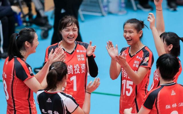 郎平又一杰作诞生!女排扣高3米2天才新星冒尖,77分力压龚翔宇