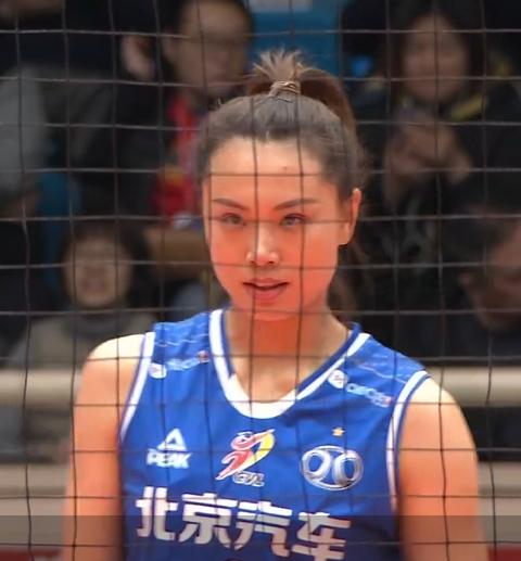 中国女排迎喜讯,朱婷张常宁获大奖!未来接班郎平?朱婷这样解释
