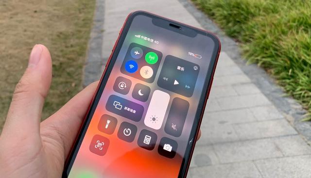 iPhone 8 Plus与iPhone 11价格相差不大,网友们用脚投票?