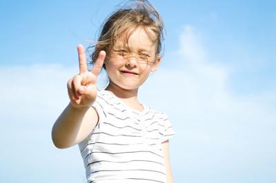 乐观向上的心态对孩子的成长很重要，父母有怎样做，孩子更乐观呢