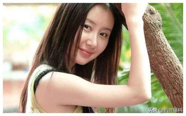 李易峰用签名照随份子钱另有原因?舒畅恋情曝光,二人疑已领证?