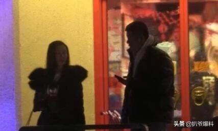 李易峰用签名照随份子钱另有原因?舒畅恋情曝光,二人疑已领证?