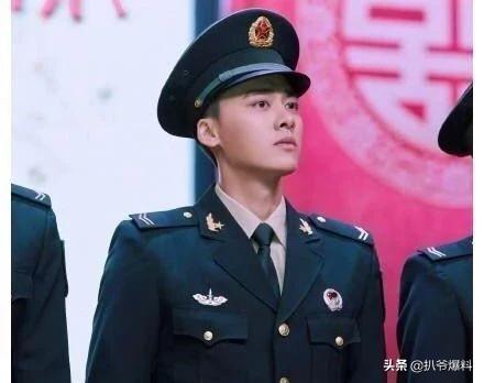 李易峰用签名照随份子钱另有原因?舒畅恋情曝光,二人疑已领证?