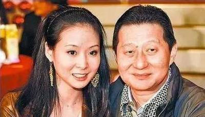 台北顶尖名媛的“第5任继母”,比自己还小3岁!苦等70岁老公3年