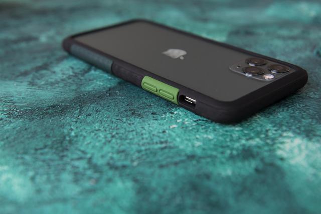 当iPhone 11用这个189元手机壳后,手感蓬荜生辉,还暗藏黑科技