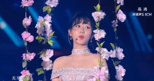 跨年晚会直播镜头下的女明星:杨幂撞脸李小璐,热巴造型输给杨紫