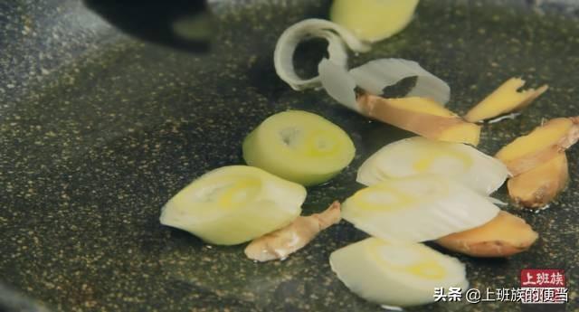 猪肉别只会炒着吃,教你这个做法,招待客人特有面子,太诱人了