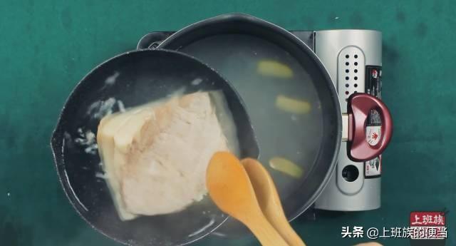 猪肉别只会炒着吃,教你这个做法,招待客人特有面子,太诱人了