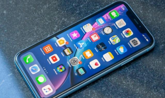相差300块,iPhoneXR与iPhone8Plus谁更值得买?看这4点就够了