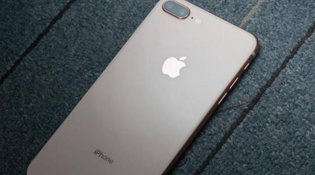 相差300块,iPhoneXR与iPhone8Plus谁更值得买?看这4点就够了