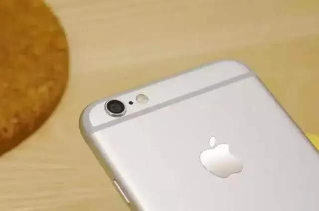 iPhone手机到底能用多久?网友:简直是战斗机
