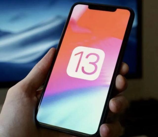 iPhone手机到底能用多久?网友:简直是战斗机