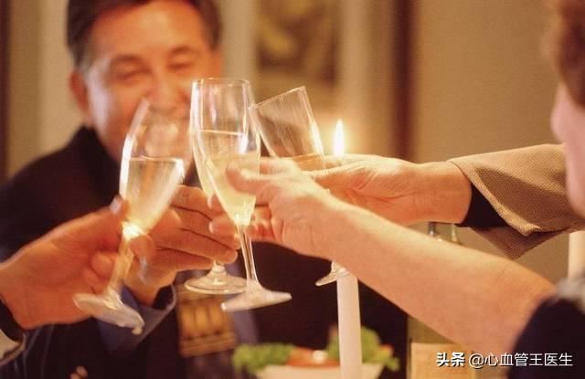 少量饮酒,能降低血压?医生辟谣:不要被假象所迷惑