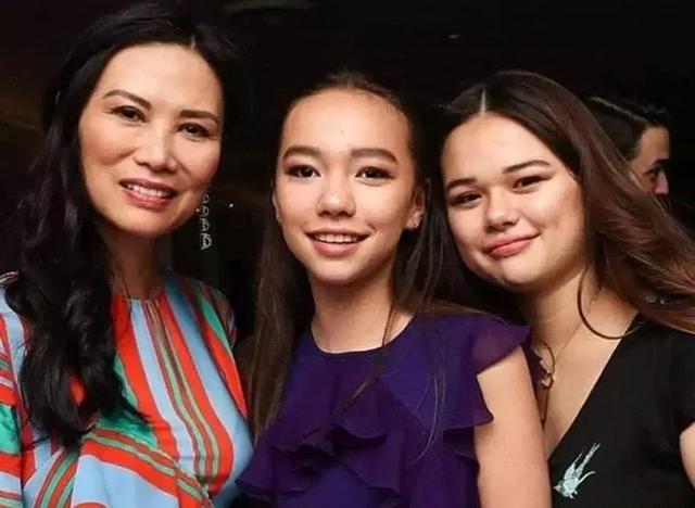 儿大不由娘,邓文迪大女儿夜店狂欢,挑战虎妈邓文迪的霸道权威