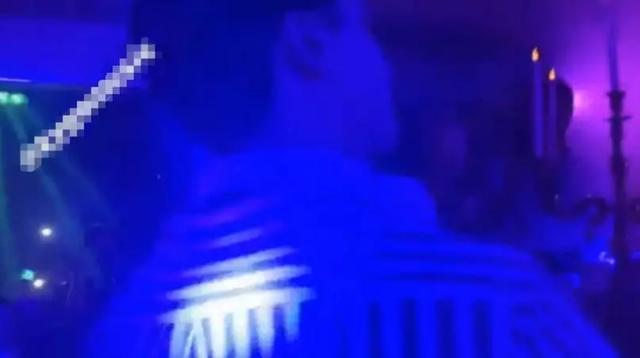 儿大不由娘,邓文迪大女儿夜店狂欢,挑战虎妈邓文迪的霸道权威