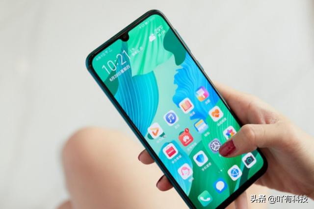 iPhoneSE2遇到强敌,华为小屏旗舰将发布,搭载麒麟980处理器